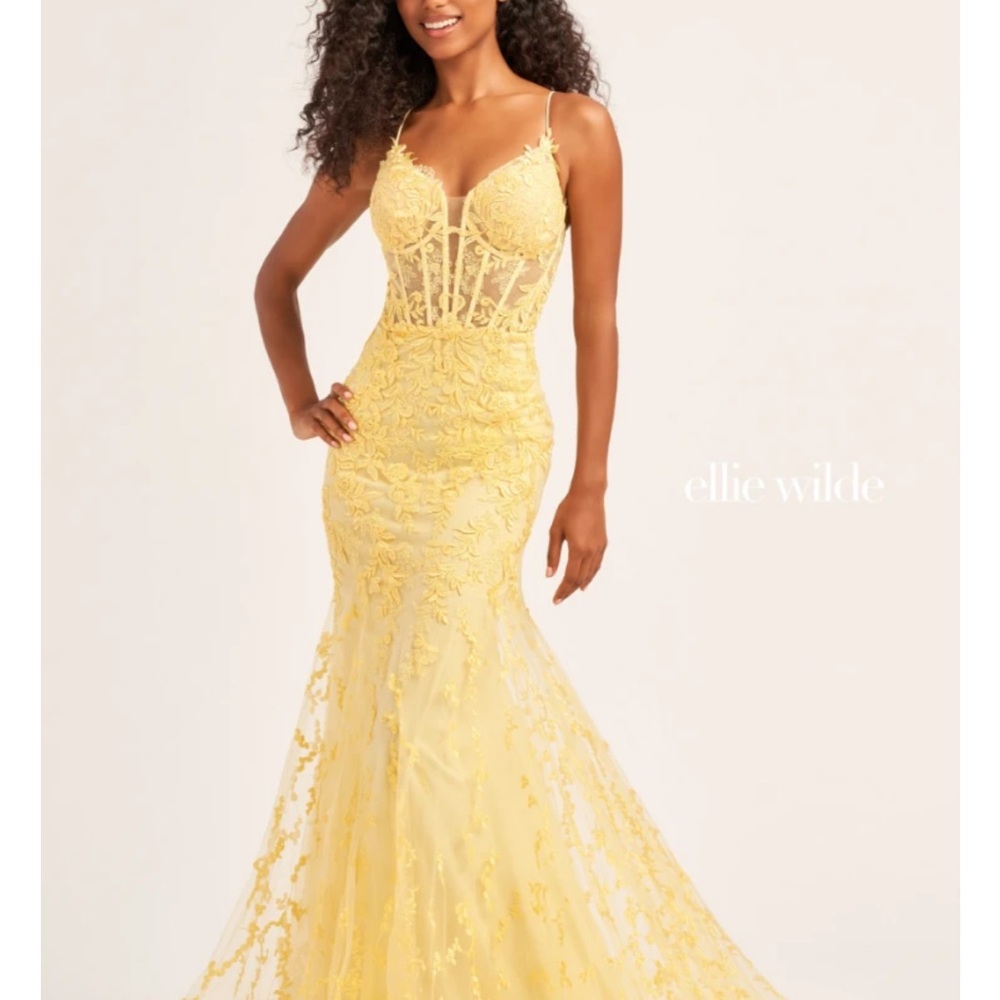 Never worn size 00 Ellie Wilde Prom Dress - unaltered.